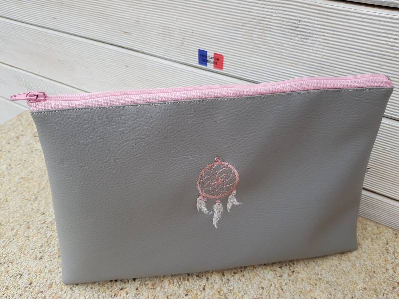 25 X 17 Leder Faux Toilette Kit, Make-Up-Kit, Frau, Baby, Mädchen, Kind, Bestickt, Personalisiert, Träume Fangen von Bidiartiste