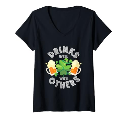 Damen Drinks Well with Others St Patricks Day Bier Trinker Shirt T-Shirt mit V-Ausschnitt Damen Drinks Well with Others St Patricks Day Bier Trinker Shirt T-Shirt mit V-Ausschnitt von Bier Lustiges Party Pub St Patricks Day Shirt