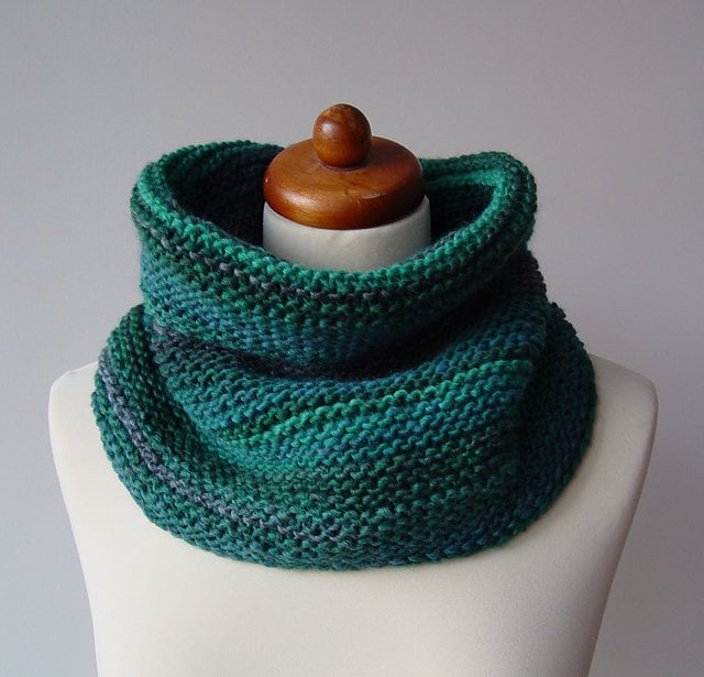 Handgestrickter Cowl, Grüner Woll-Halswärmer, Schal Handgestrickter Cowl, Grüner Woll-Halswärmer, Schal von Bietas