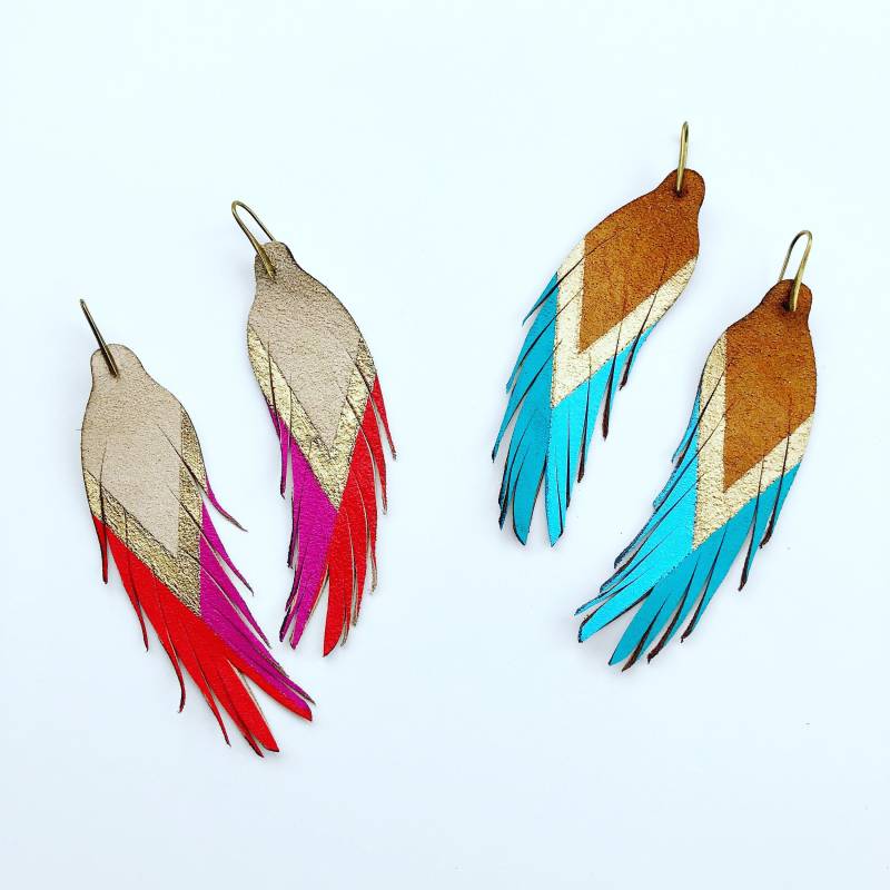 Kurze Federohrringe - Leder 11, 5 cm Wildleder Mit Rot, Fuchsia, Türkis, Hellblau, Gold von BigImaginationDesign