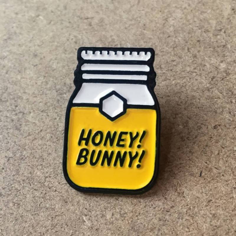 Honig Emaille Pin - Honey Häschen Feiere Deinen Schatz Mit Unserem Süßen Honigglas Pin. Tolles Bienen Geschenk. Lustiges Valentinsgeschenk von BigLeaguePins