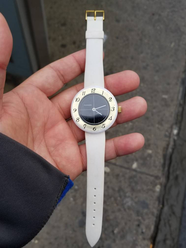 Seltene Oldtimer Parker Damenuhr Schweizer Weiß Acryl Wind-Up 1970 von BigLouAntiqueGems
