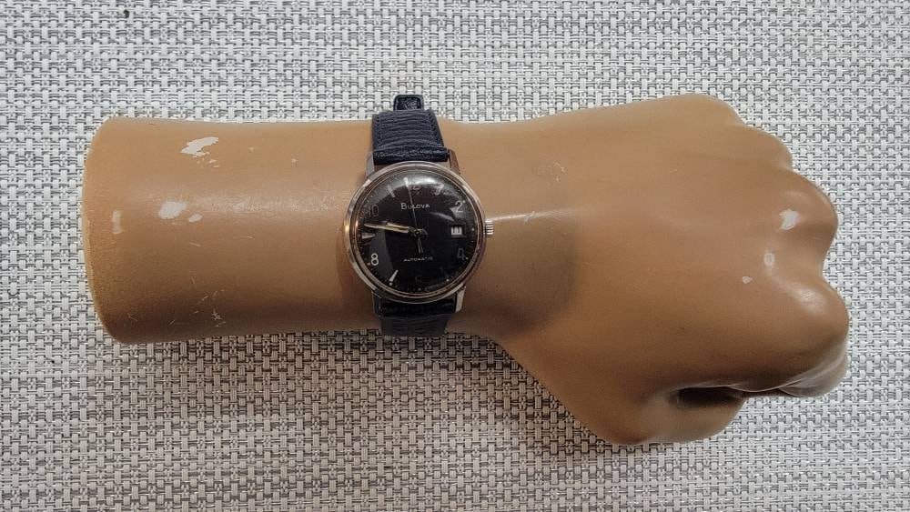 Vintage Caravelle Von Bulova Edelstahl Schwarzes Ziffernblatt Automatik Herrenuhr Vintage Caravelle Von Bulova Edelstahl Schwarzes Ziffernblatt Automatik Herrenuhr von BigLouAntiqueGems