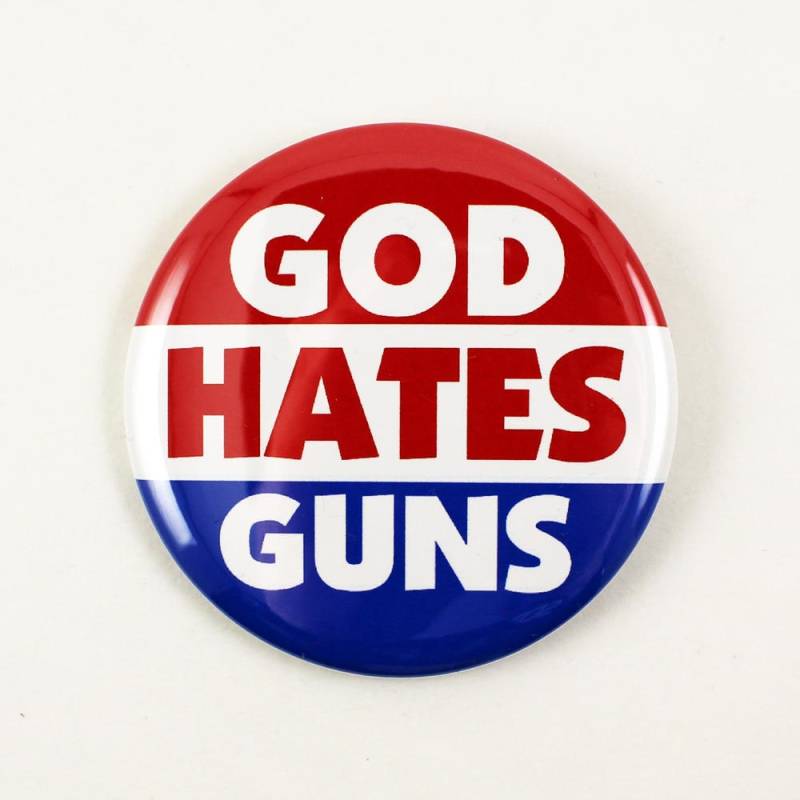God Hates Guns | 2 1/4 Zoll Pinback Button Anti-Gun Anti-Nra Protestslogans von BigMeanPunk