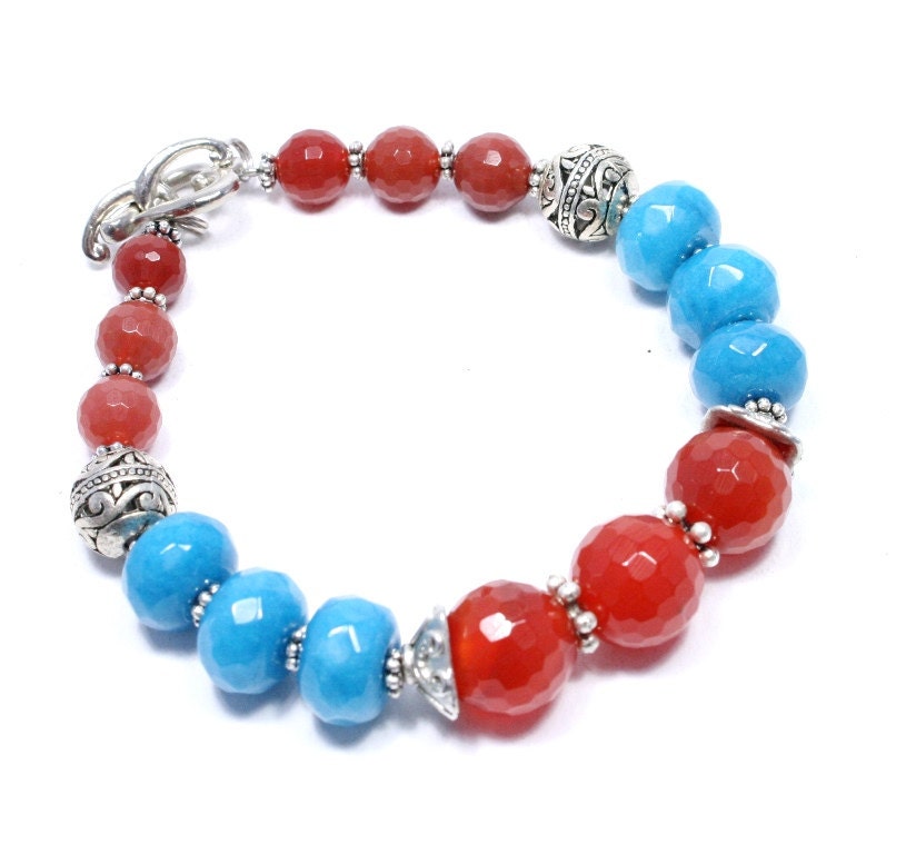 Blaues Jade Karneol Armband - Und Rotes Perlenarmband Edelstein Beeren von BigSkiesJewellery