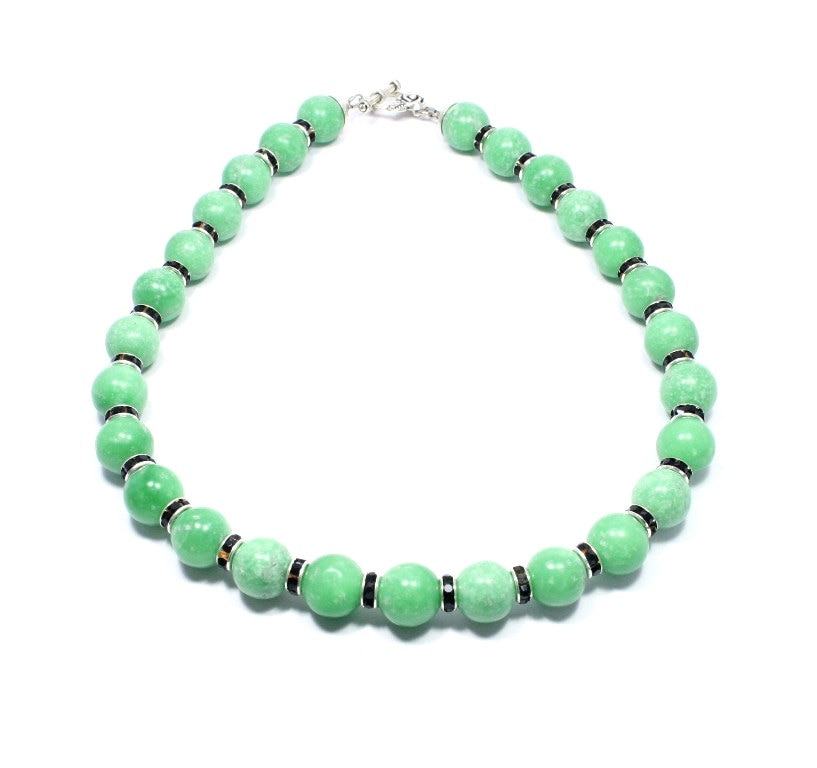 Grün Schwarze Edelstein Halskette, Grüner Stein Schmuck, Quarz, Schwarzer Strass, Minimalistisch, Perlen, Knebelverschluss von BigSkiesJewellery