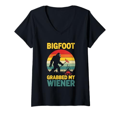 Damen Bigfoot hat Sich Meinen Wiener Sasquatch Camping geschnappt T-Shirt mit V-Ausschnitt Damen Bigfoot hat Sich Meinen Wiener Sasquatch Camping geschnappt T-Shirt mit V-Ausschnitt von Bigfoot Camping Humor Sasquatch Fun