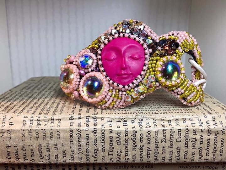Pinkes Armband Mit Sonnenperlen Pinkes Armband Mit Sonnenperlen von BigyoGyarByEszter