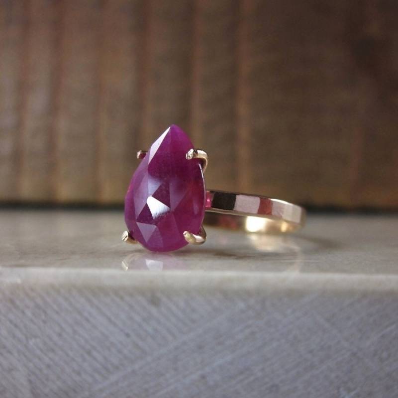 Tropfen Rubin Ring Edelstein Mit Rosenschliff, Sterling Silber Oder Gold Fill von Bihls