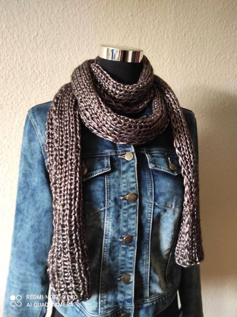 Edler Schal Mit Zartem Glanz - Weicher Gestrickter Wollschal Grobstrickschal von BiiienisKunstkorb