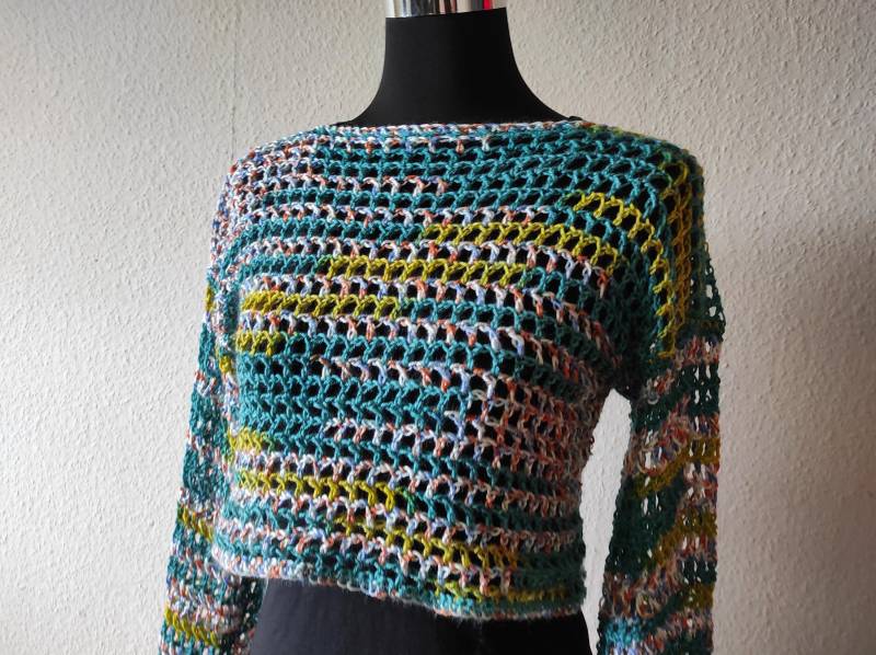 Mesh Cropped Pullover - Buntes Crop Top Häkeltop Mit Langen Ärmeln Wollpullover Lochmuster von BiiienisKunstkorb