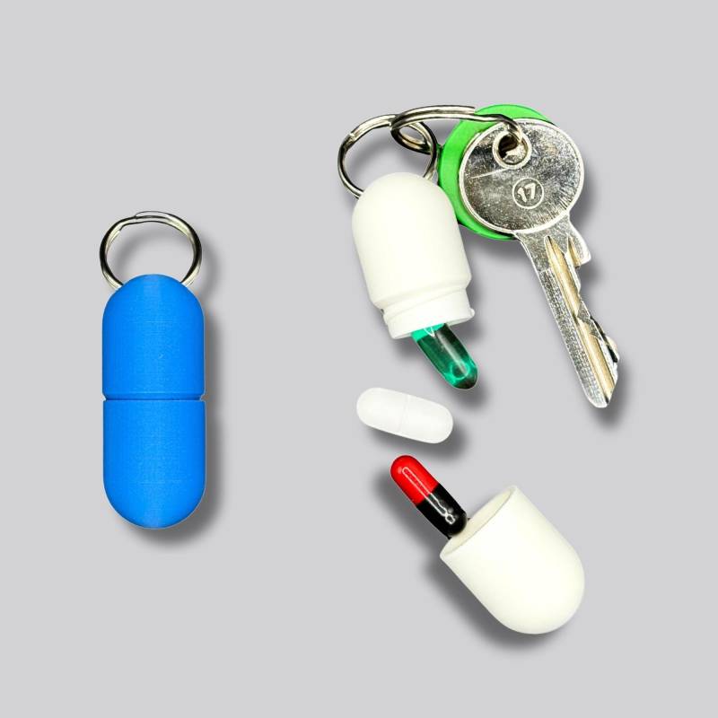 Große Pillendose Schlüsselanhänger 49 Farben - Schweizer Reise-Organizer Für Vitamine & Medikamente, 50 % Mehr Kapazität Große Pillendose Schlüsselanhänger 49 Farben - Schweizer Reise-Organizer Für Vitamine & Medikamente, 50 % Mehr Kapazität von BiiniiDesign