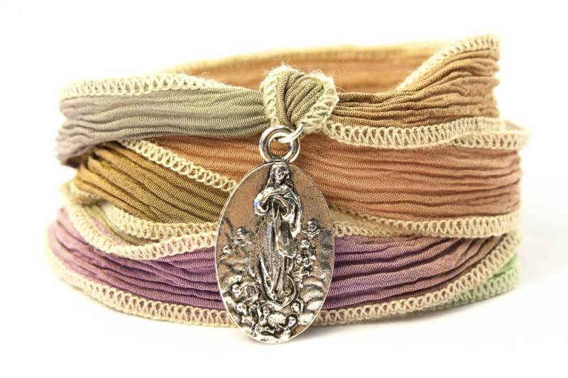 Jungfrau Maria Armband, Seide Wickeln Schmuck, Religiösen Schmuck Geschenk Für Teenager, Inspirierende Ombre Ribbon, Wundertätige Medaille - Mdg von BijouBands