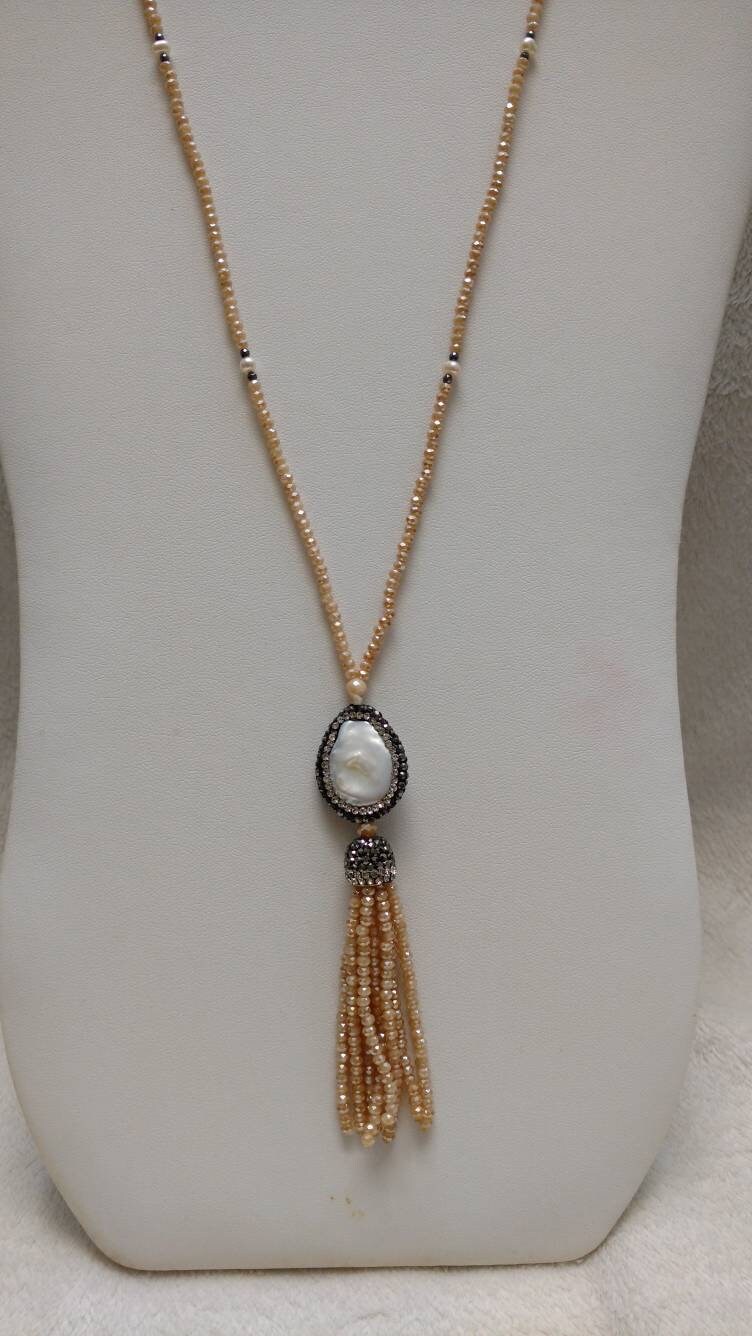 Collier Aus Goldenen Edelsteinen Und Barockperlen von BijouGemsJewellery