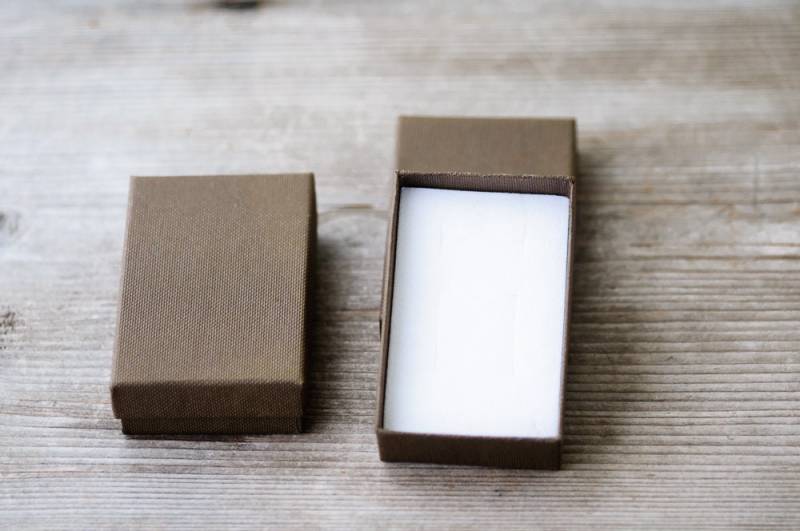 5 Bilder Braun Schmuckschatulle 50mmx80mm | 1.96 "x3.14" Umweltfreundliche Karton Ohrringe Box Schmuck Geschenkbox Papierbox Verpackung Lieferungen von BijouMadeForYou