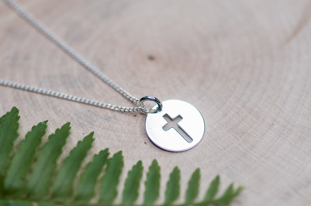 Kreuz Anhänger Halskette Erste Kommunion Geschenk Für Jungen Oder Mädchen Silber Religiöser Schmuck Konfirmation von BijouMadeForYou