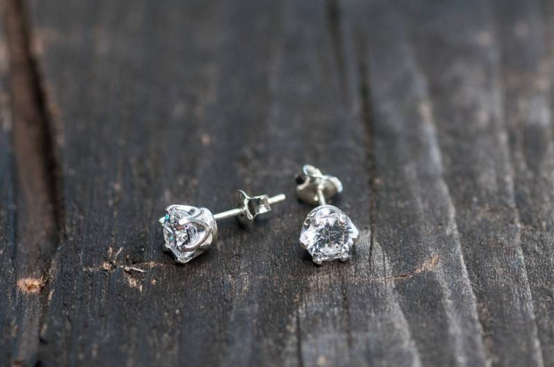 Swarovski Zirkon Ohrringe 6mm Sterling Silber Zierliche Hochzeit Hochzeitsschmuck Elegante Massiv von BijouMadeForYou