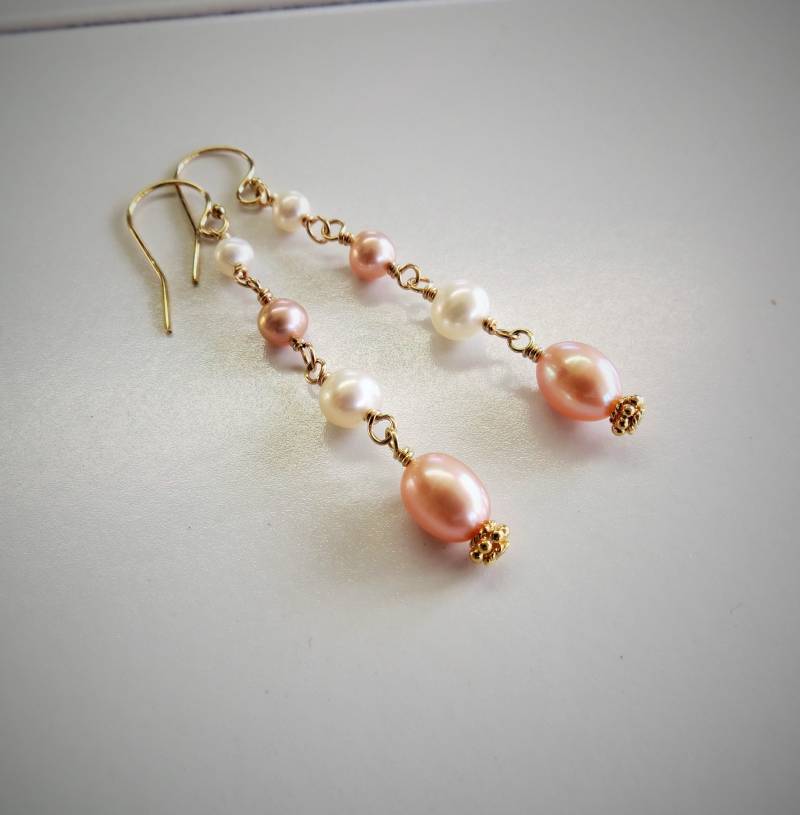Aaa Süßwasserperlen, Lange Weiße Und Rosa Ohrringe, Goldhaken 14K Gold Filled, Vermeil, Bali, Juni von Bijoubicou