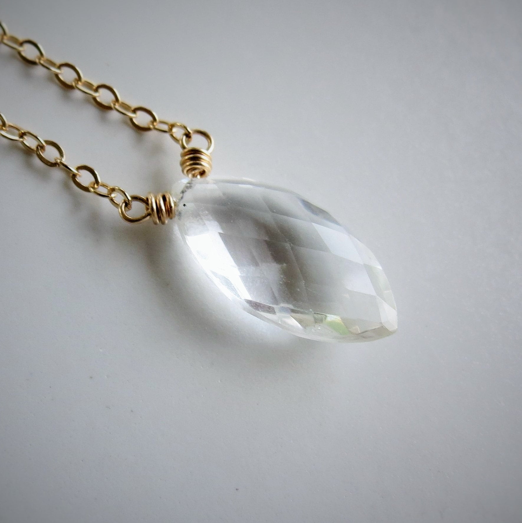 Bergkristall, Qualität Aaa, Facettierte Marquise, Anhänger, Ovale Kette 14K Gold Gefüllt, Monat April, Natürlicher Schutzstein von Bijoubicou