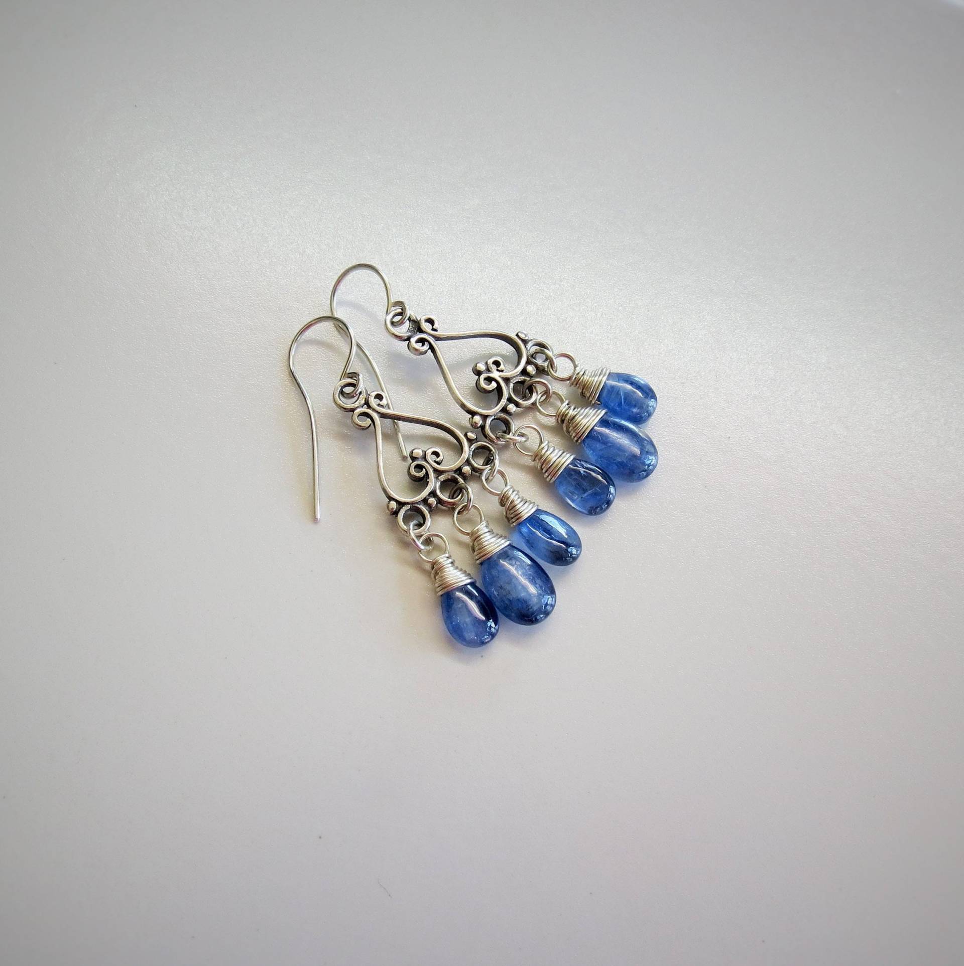 Blauer Kyanit, Dysthene, Kerzen, Herzen, Bali, Silber Oxidiert Sterling Ohrringe, Silber, Naturstein Schutz von Bijoubicou