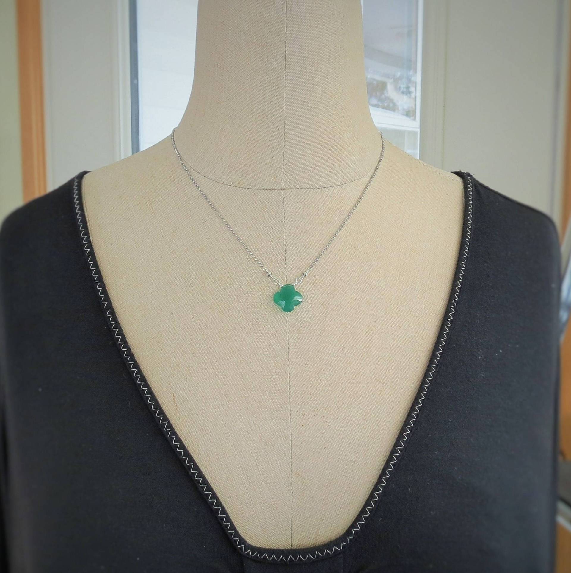 Grüner Onyx, Anhänger, Blume, Halskette, Rolo-Kette, 925Er Sterlingsilber, 999Er Feinsilber, Hill Tribe-Silber, Naturstein von Bijoubicou