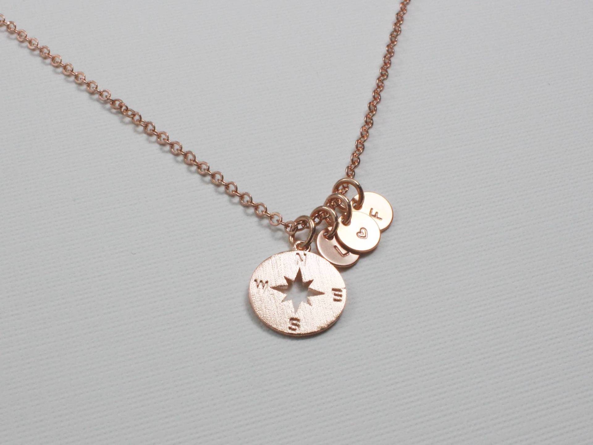 Personalisierte Kompass Halskette Initial Charms, Geschenk Für Sie von BijouxBleus