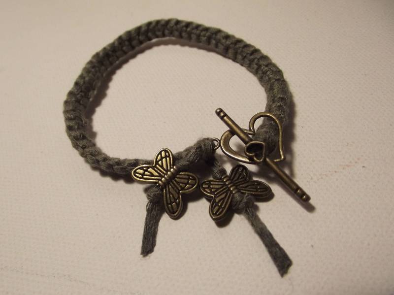 Khakifarbenes Makramee-Armband Für Männer Oder Frauen, Bronzefarbener Herzverschluss, Baumwollschnur, Ausführung Nach Wahl von BijouxBoutonsTrieux