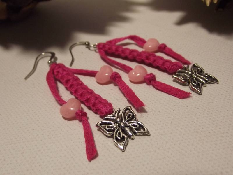 Rosa Oder Fuchsiafarbene Makramee-Schmetterlings - Herz-Kinderohrringe. Ohrring Für Kinder von BijouxBoutonsTrieux