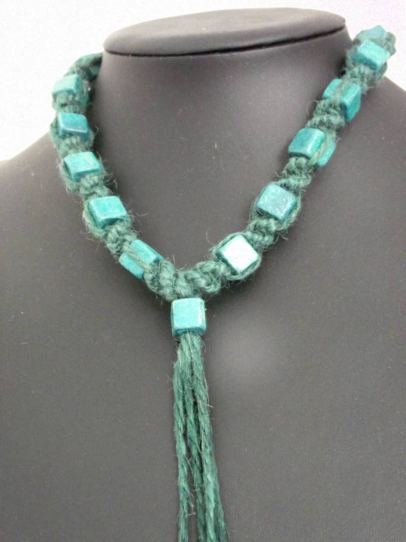 Makramee Halskette Tannengrün Verstellbares Stretch-Halsband Oder von BijouxBoutonsTrieux