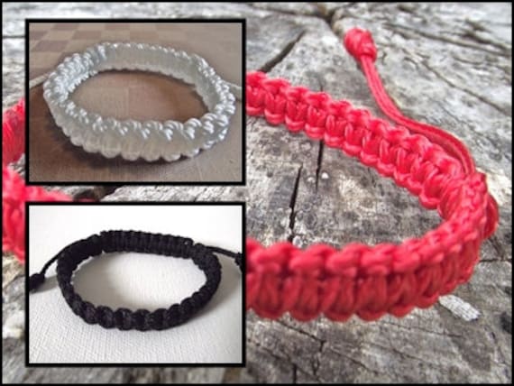 Weißes, Schwarzes Oder Rotes Makramee-Armband in Gemischtem Marineblau, Verstellbar Für Männer Und Frauen Mit Polyesterschnur von BijouxBoutonsTrieux