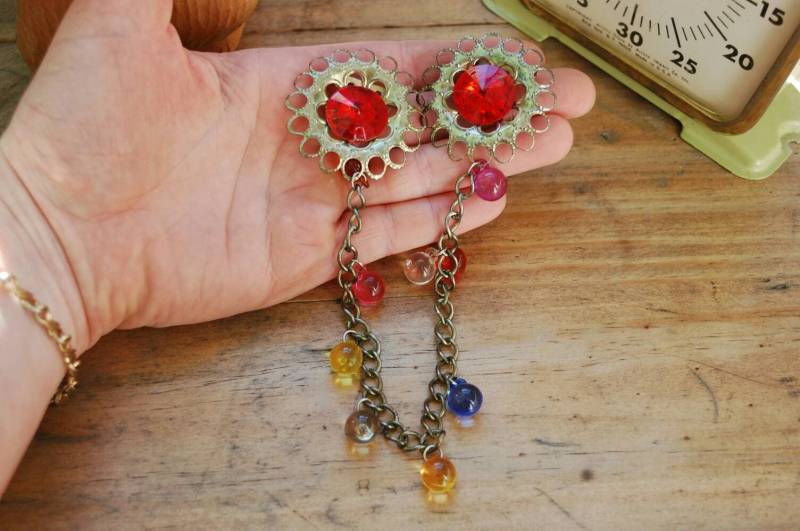 Original Vintage Kragen Brosche Retro Accessoire Schöne Doppelbrosche Mit Farbigen Anhängern Montreal Wolveriage von BijouxCarcajou