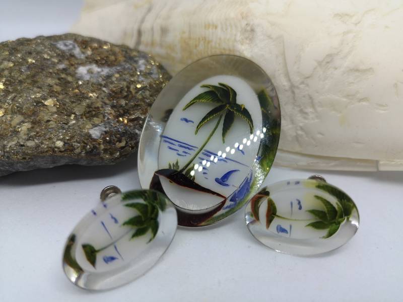 Vintage Kit Resin Palmbrosche Und Ohrring Wunderschöner Retro Set Anzug Pin Up Rare Harz Bizoucarcajou Vintage Kit Resin Palmbrosche Und Ohrring Wunderschöner Retro Set Anzug Pin Up Rare Harz Bizoucarcajou von BijouxCarcajou