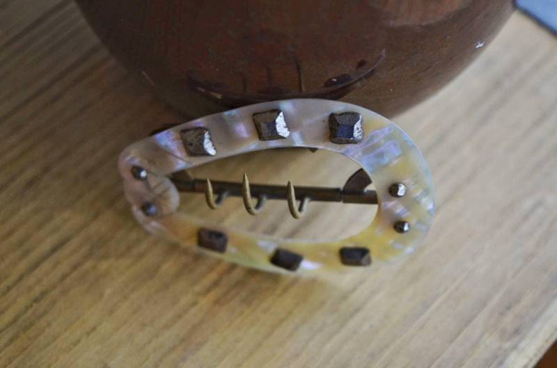 Wunderschöne Antike Perlmutt-Metall-Gürtelschnalle Statement 1900 Schickes Inspirierendes Accessoire Bizoucarcajou Montreal Quebec von BijouxCarcajou