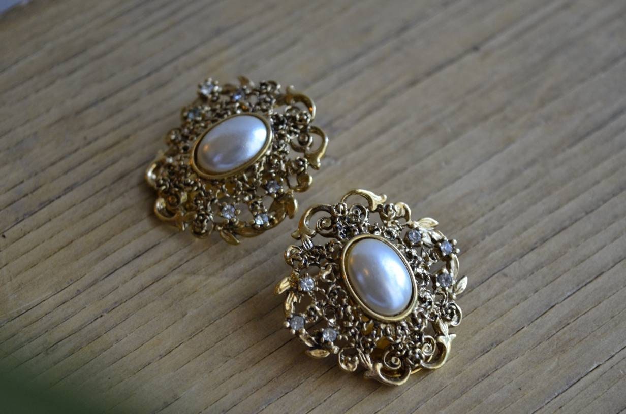 Wunderschöne Goldene Vintage-Ohrringclips Mit Kleinen Diamanten Vintage-Luxus-statement-Schmuck Montreal Vintage-Schmuck-Boutique von BijouxCarcajou