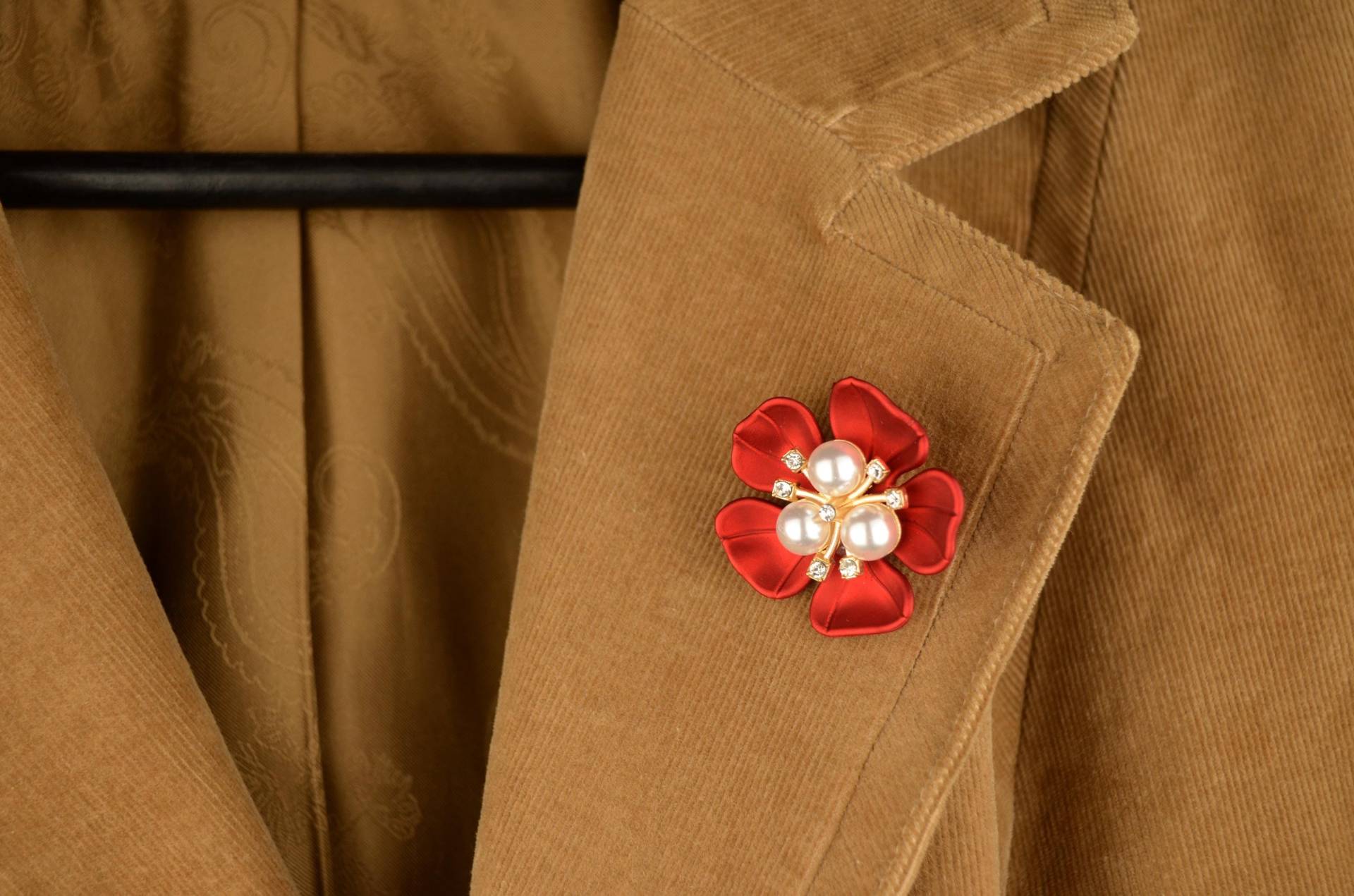 Blumenbrosche Rot Gold Perlen Schmucksteine Herbstlich Elegant Blumenbrosche Rot Gold Perlen Schmucksteine Herbstlich Elegant von BijouxDePartout