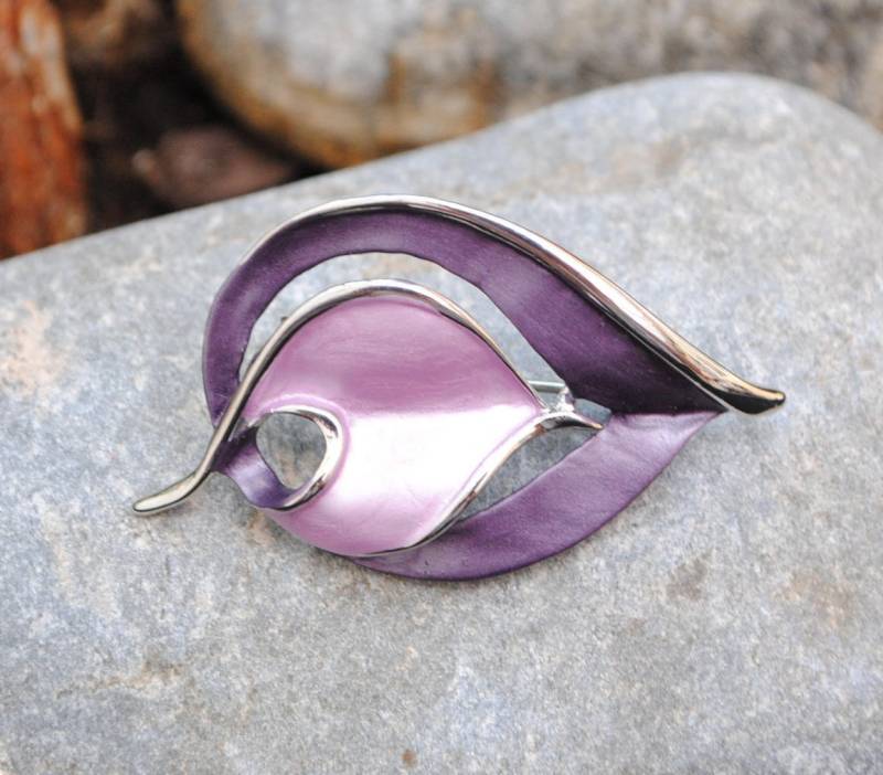 Vintage-Brosche in Blattform Aus Emaille, Ausgefallene Brosche Für Frauen von BijouxDeclic