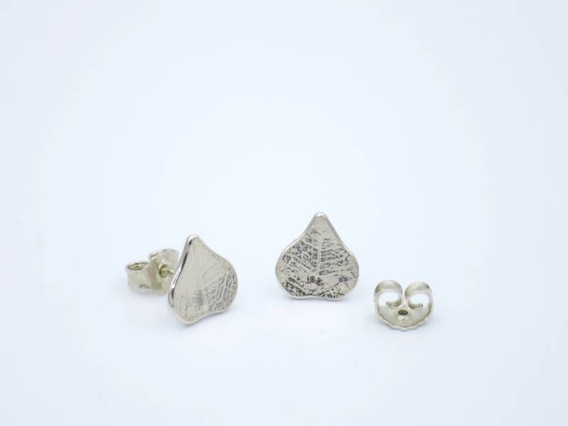 Blattförmige Ohrstecker Aus Feinsilber von BijouxIndividuels