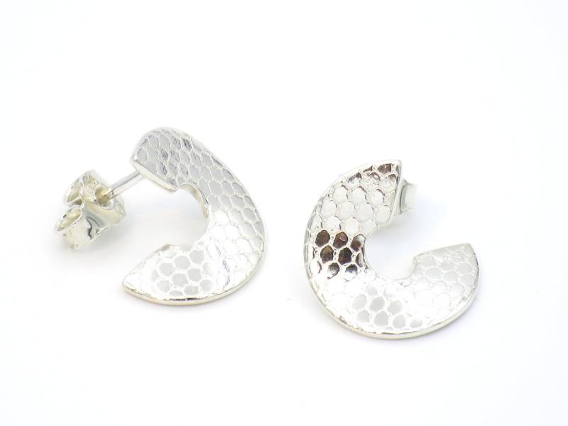 Kreisförmige Einmalig Strukturierte Ohrstecker Aus Feinsilber von BijouxIndividuels