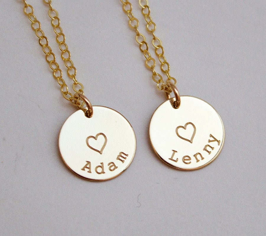 Personalisierte Gold Filled Name Disc Halskette Charm Mit Gravur Personalisierte Gold Filled Name Disc Halskette Charm Mit Gravur von BijouxMEE