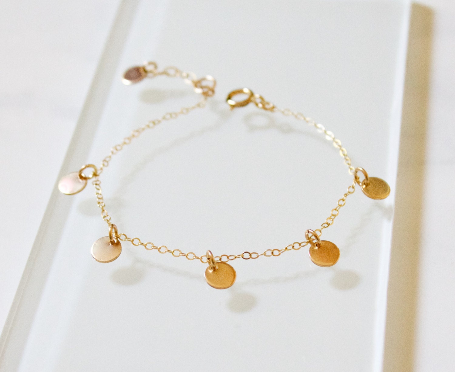 Winziges Goldscheiben-Armband Feiner Schmuck Für Jeden Tag Winziges Goldscheiben-Armband Feiner Schmuck Für Jeden Tag von BijouxMEE