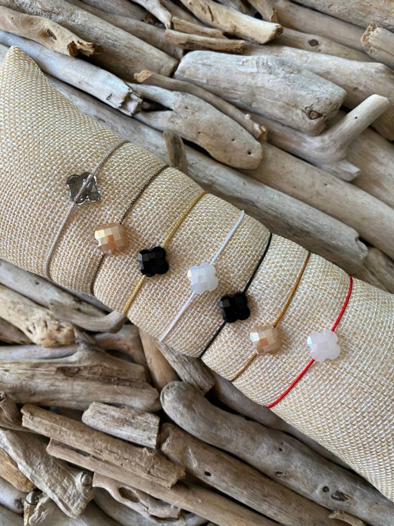 Clover-Armband, An Kordel, Swarovski-Kleeblatt, Kristall, Diamant, Glück, Vierblättriges Kleeblatt, Rot-Schwarz-Weiße Geschenk Clover-Armband, An Kordel, Swarovski-Kleeblatt, Kristall, Diamant, Glück, Vierblättriges Kleeblatt, Rot-Schwarz-Weiße Geschenk von BijouxMSS