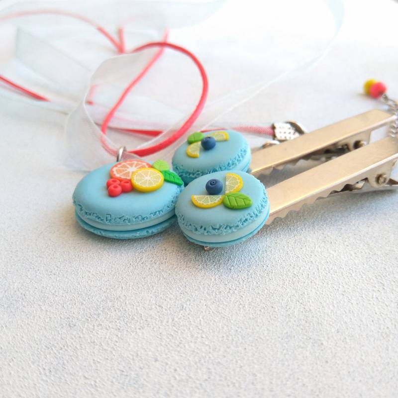 Blauer Macaron Schmuck-Set Polymer Clay Food Halskette & Haarspange von BijouxRI