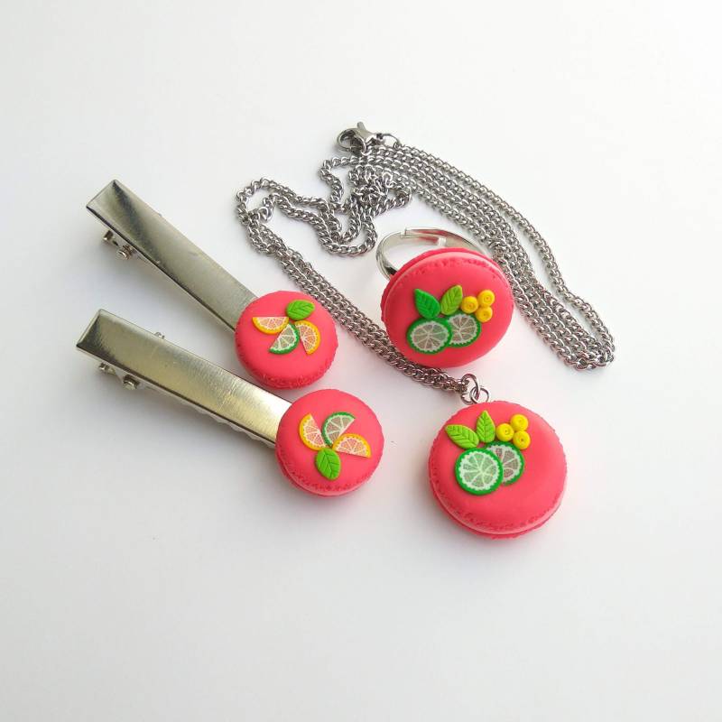 Red Macaron Schmuck-Set Handgefertigte Halskette Aus Polymer Clay, Ring & Haarspange von BijouxRI