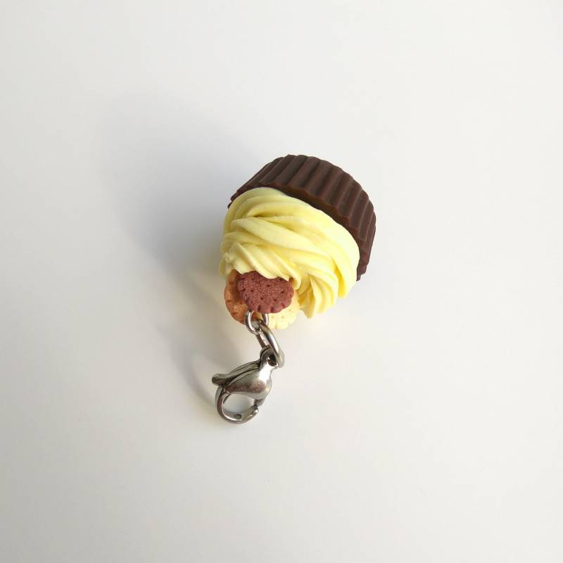 Schoko Zitrone Sahne Cupcake Anhänger Miniatur Polymer Clay Essen Schmuck von BijouxRI