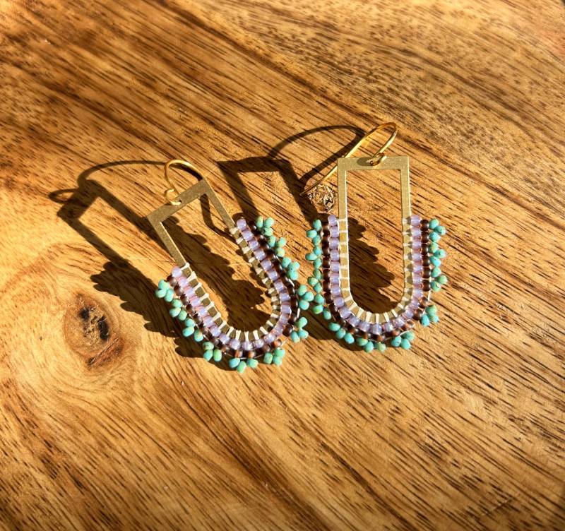 Beaded D-Shaped Rings in Different Color Variations. Boho Style. Handmade Beaded Earrings von BijouxSamedi