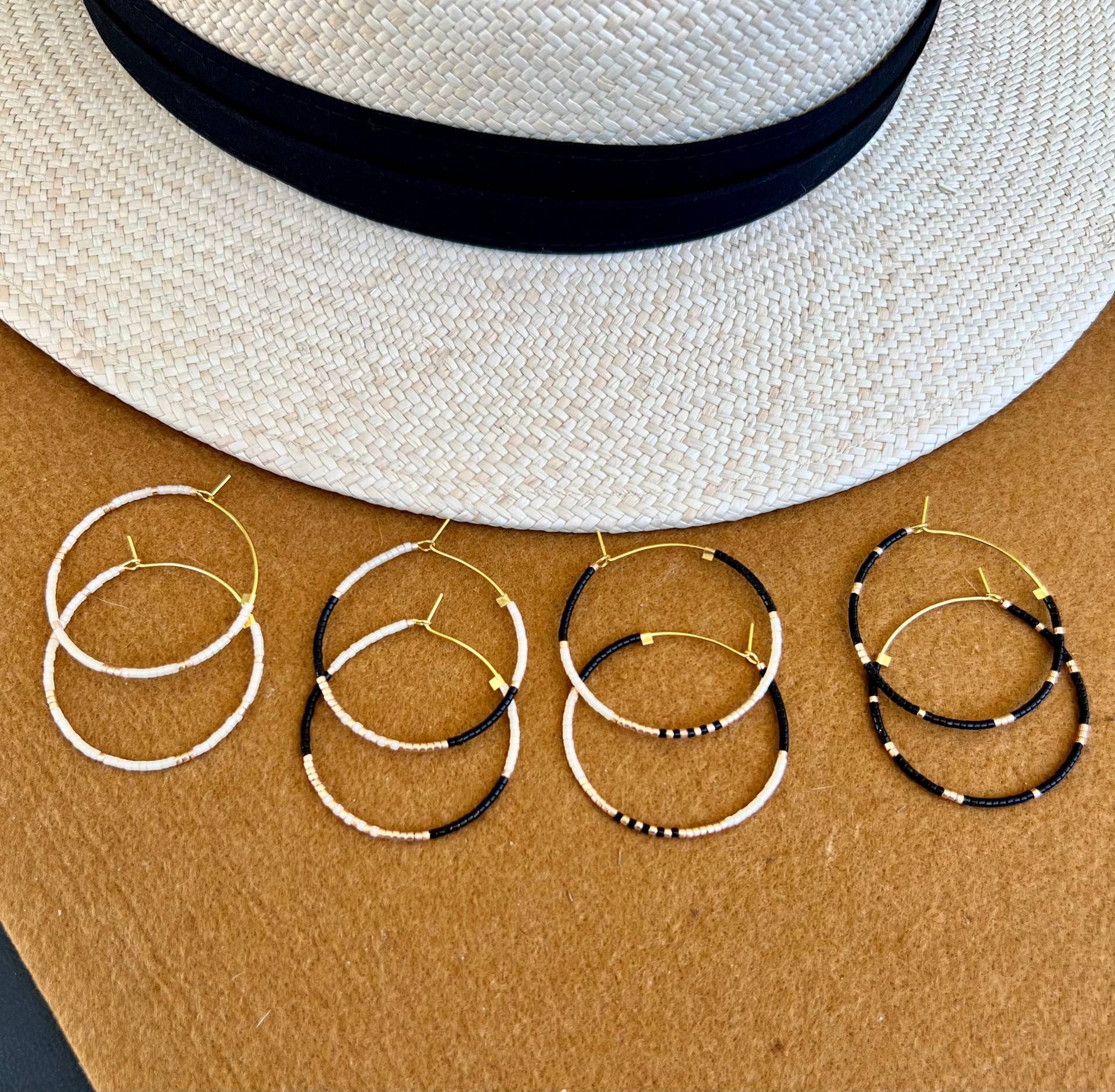 Beaded Hoop Earrings in Different Colors, Black, White, Gold, Boho Style. Handmade Beaded Earrings. Circle Earrings, Hoop von BijouxSamedi