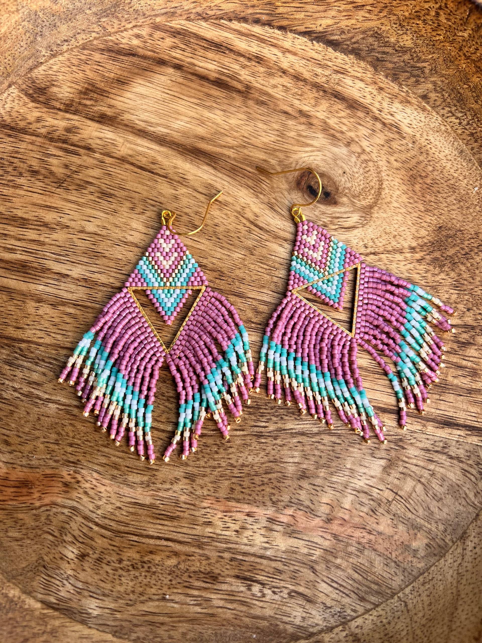 Boho Style Inspired Beaded Earrings in Purple Handmade Miyuki Winter Colors von BijouxSamedi
