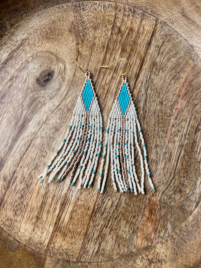 Miyuki Beade Dangle Earrings in Turquoise Gold & White Boho Style von BijouxSamedi