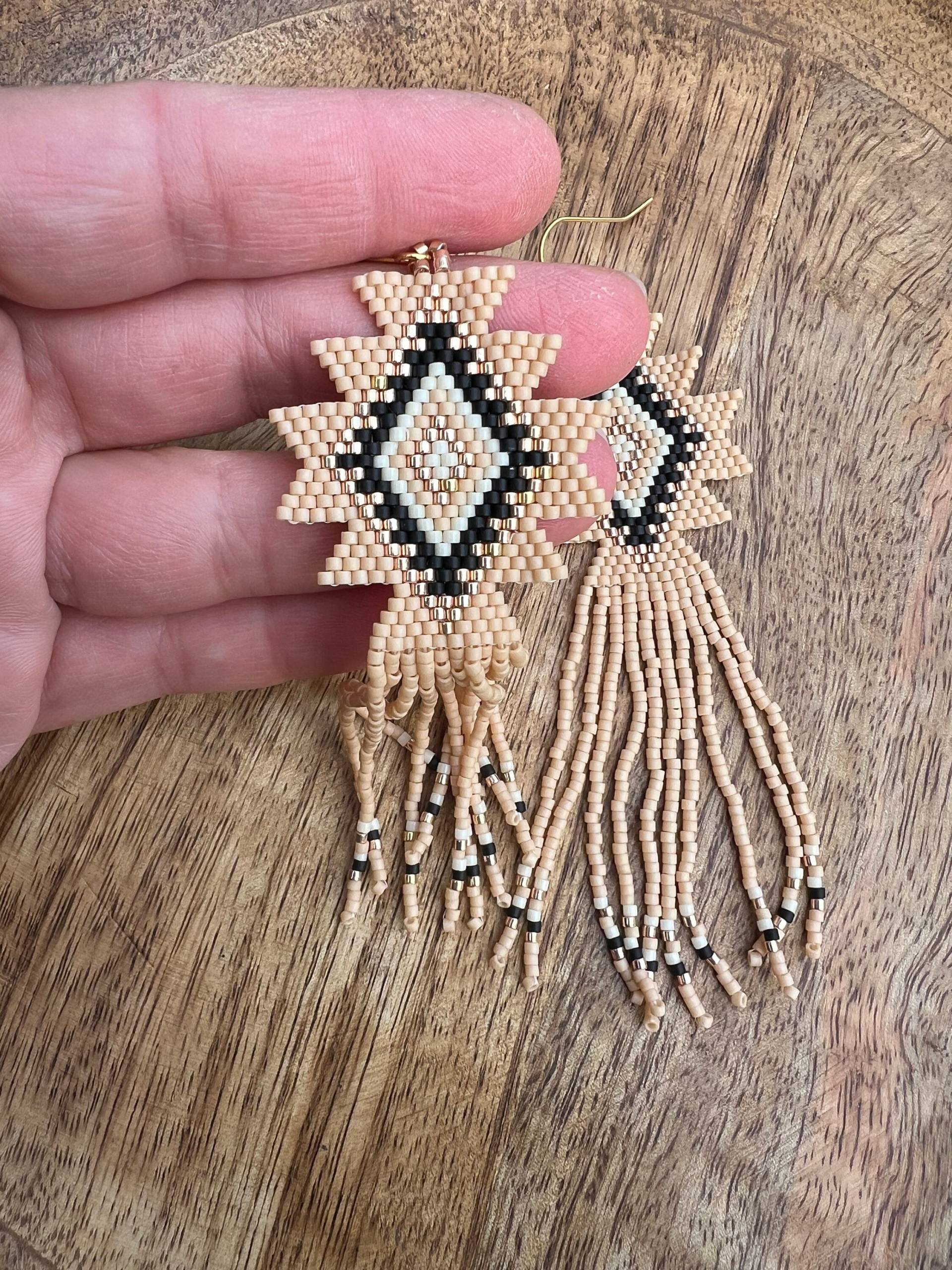 Symetric Multiples Triangle Miyuki Beaded Earrings Boho Style Statement in Black & Beige With A Little Touch Of Gold von BijouxSamedi