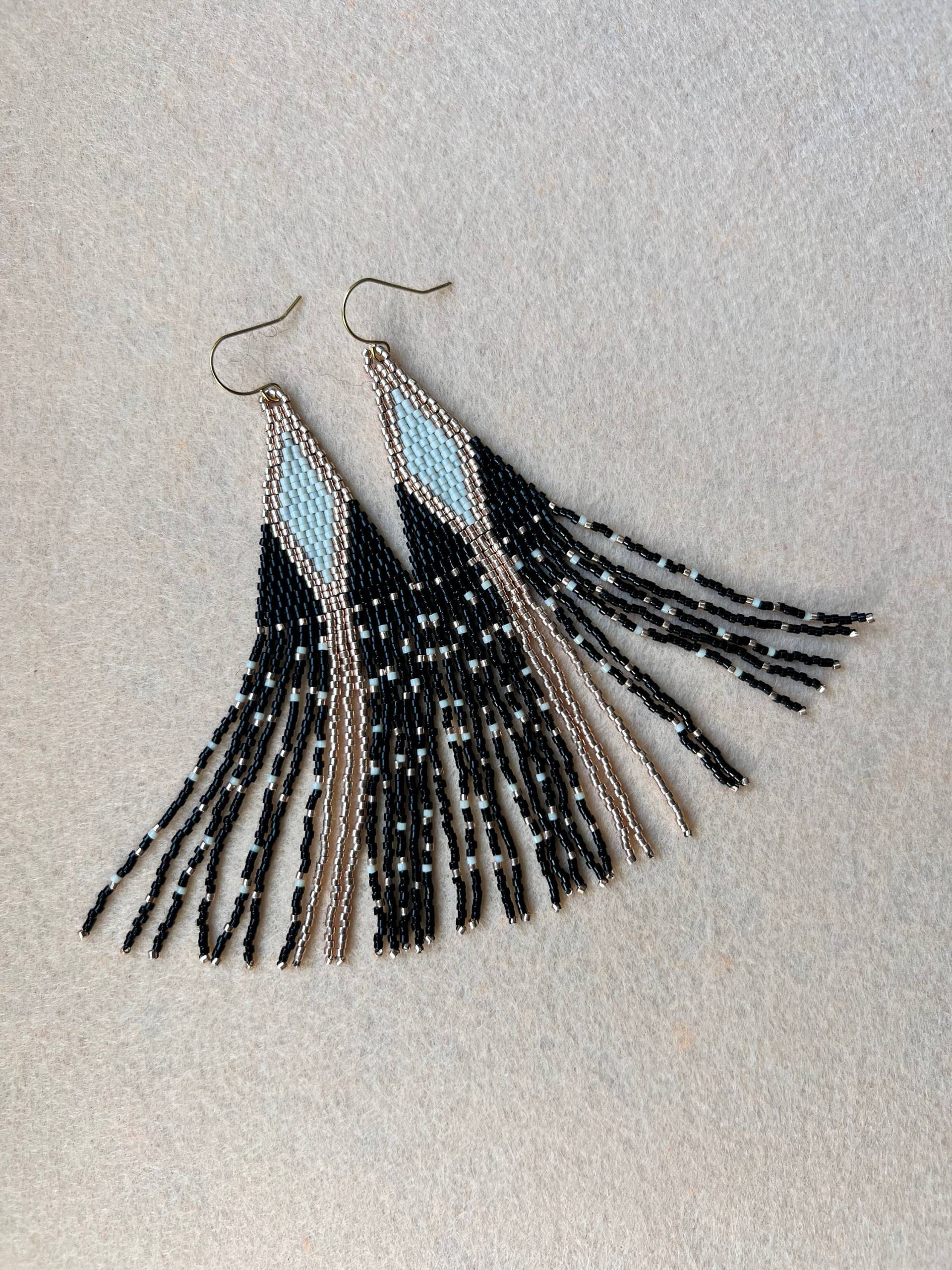 The Black Diamond, Black & White Gold Miyuki Delicate Beads Beaded Earrings, Long Fringe Dangle Boho Style Statement Earrings von BijouxSamedi